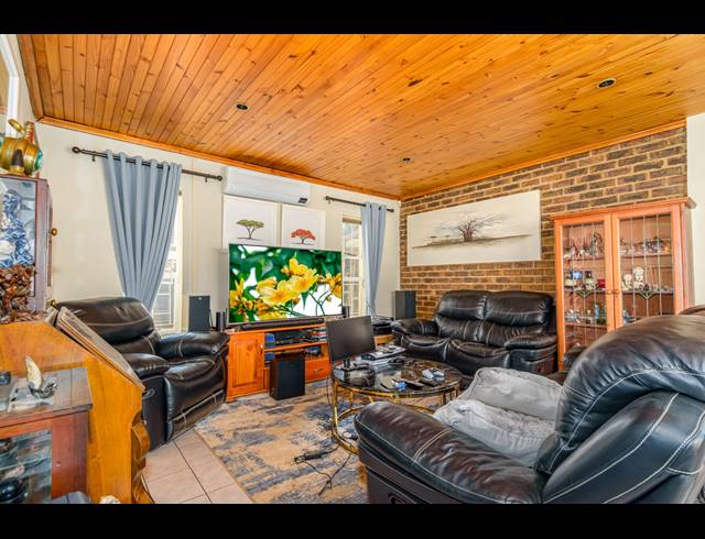 4 BEDROOM HOUSE FOR SALE IN WELTEVREDEN PARK